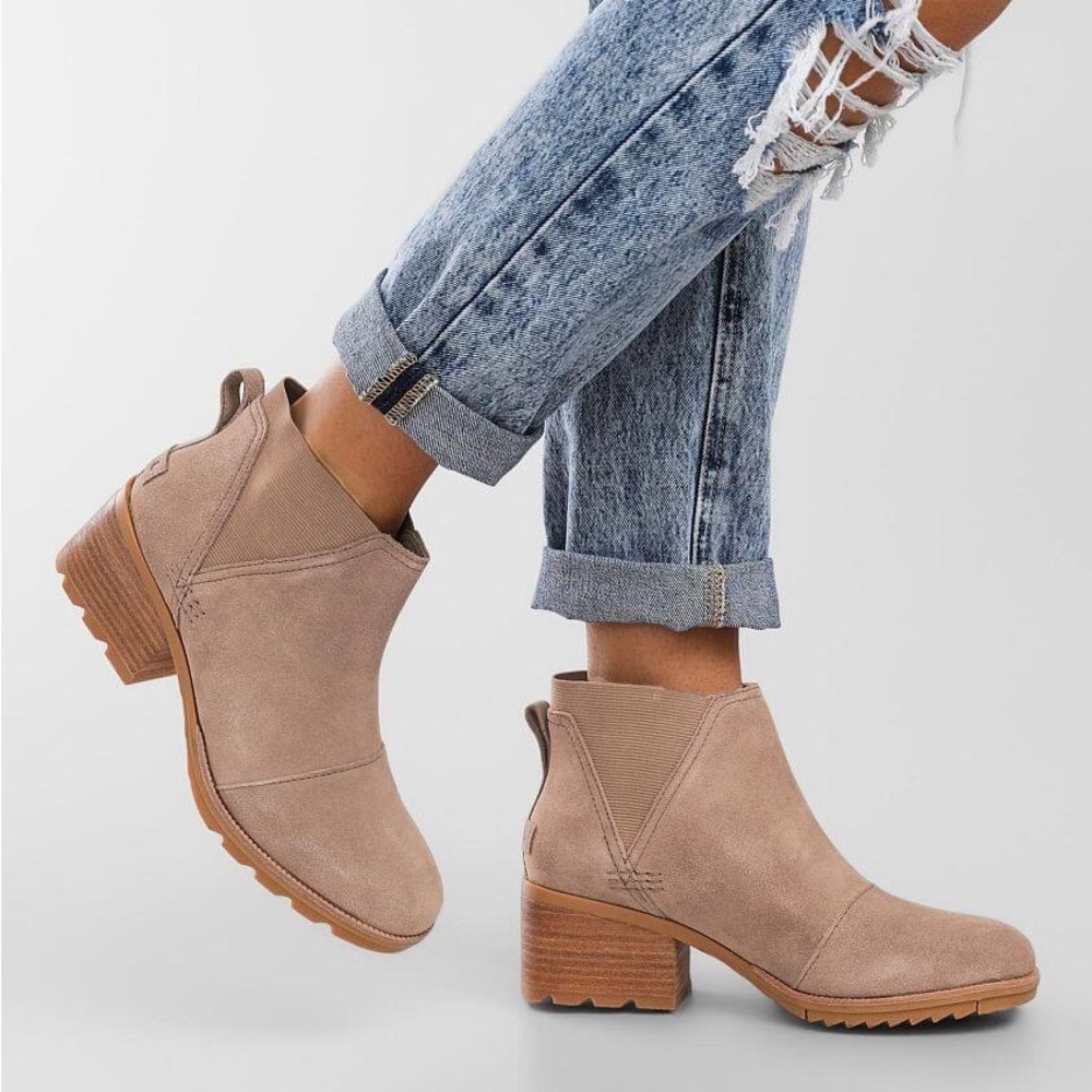 Sorel Cate Leather Chelsea Ankle Boot in Omega Taupe 9